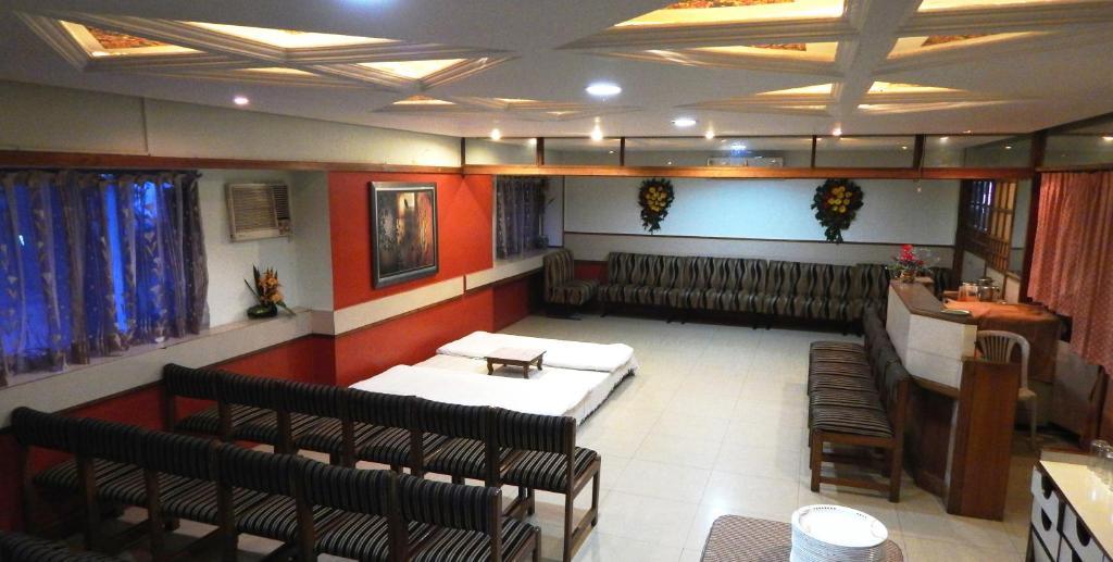 Hotel Raviraj Пуне Екстер'єр фото