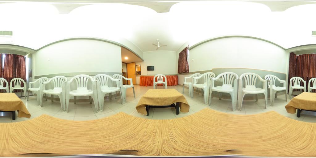 Hotel Raviraj Пуне Екстер'єр фото