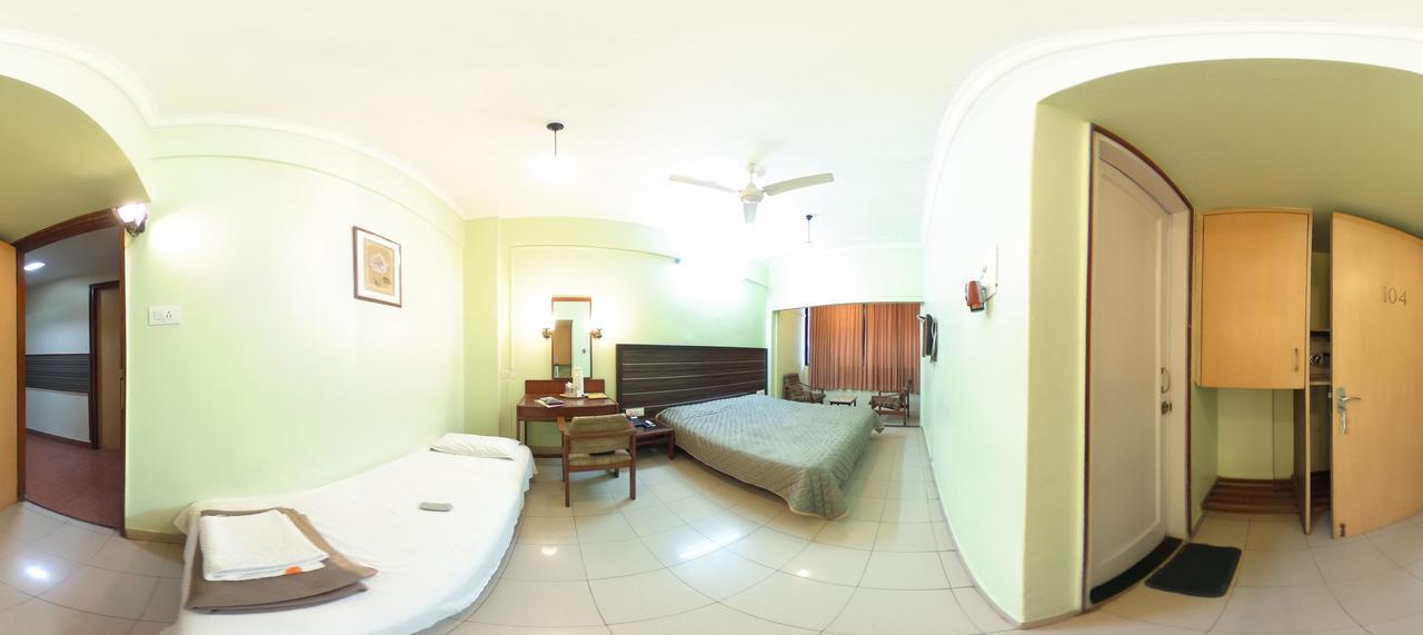 Hotel Raviraj Пуне Екстер'єр фото