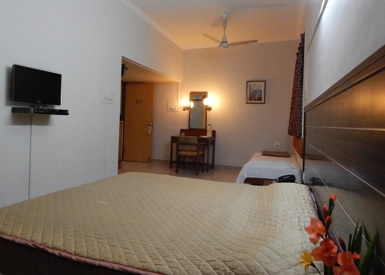 Hotel Raviraj Пуне Екстер'єр фото