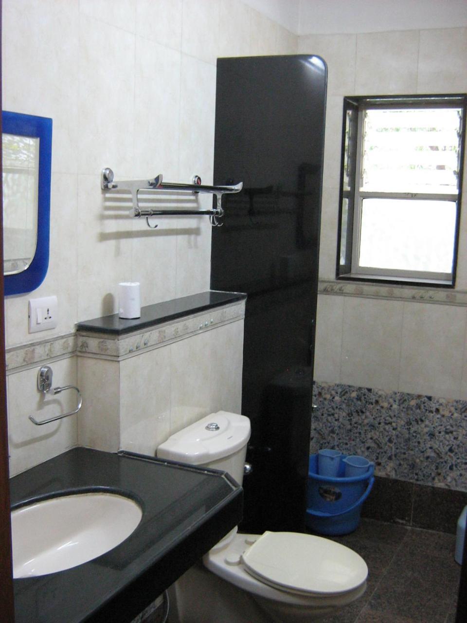 Hotel Raviraj Пуне Екстер'єр фото